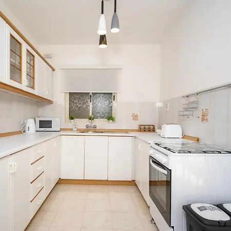 Modern 2br Flat In - 5 Min To