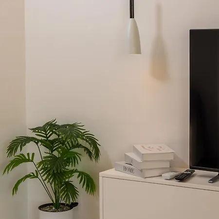 Modern 2br Flat In - 5 Min To