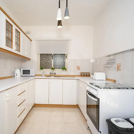 Modern 2br Flat In - 5 Min To *