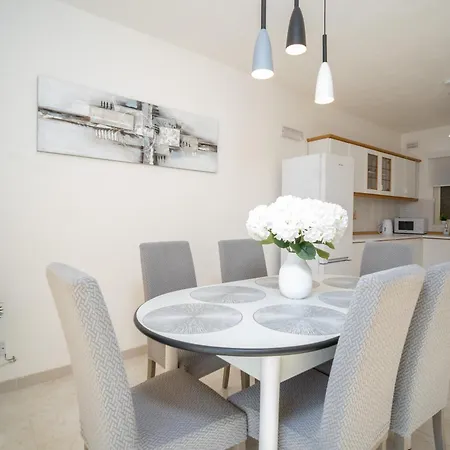 Modern 2br Flat In - 5 Min To * Mellieħa