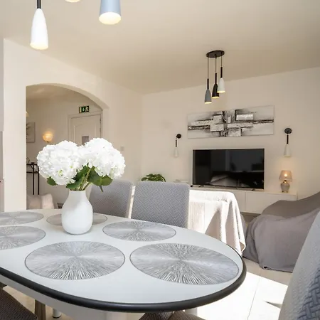 Modern 2br Flat In - 5 Min To Lägenhet Mellieħa