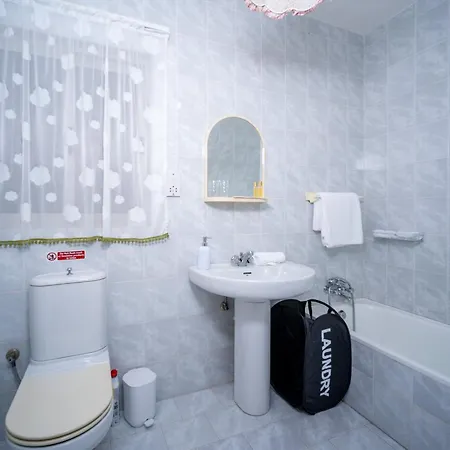 Lägenhet Modern 2br Flat In - 5 Min To